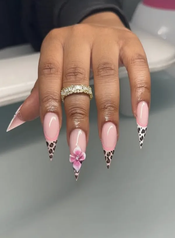 Maenaails   — salon